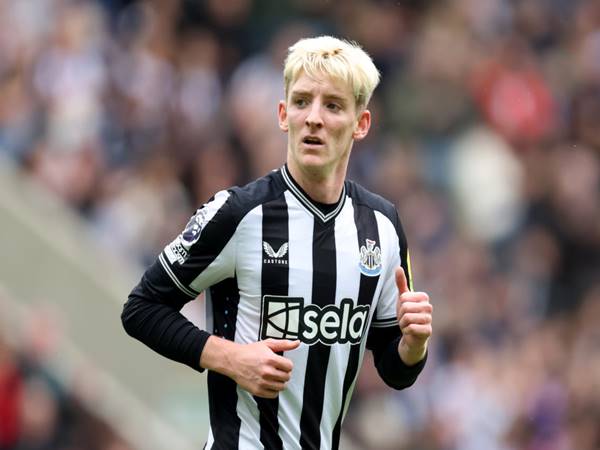 Anthony Gordon: Ngôi sao trẻ đầy tiềm năng của Newcastle United
